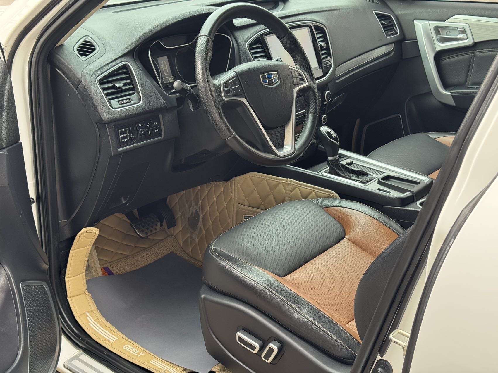 GEELY Vision X6 2017 immagine di auto #4