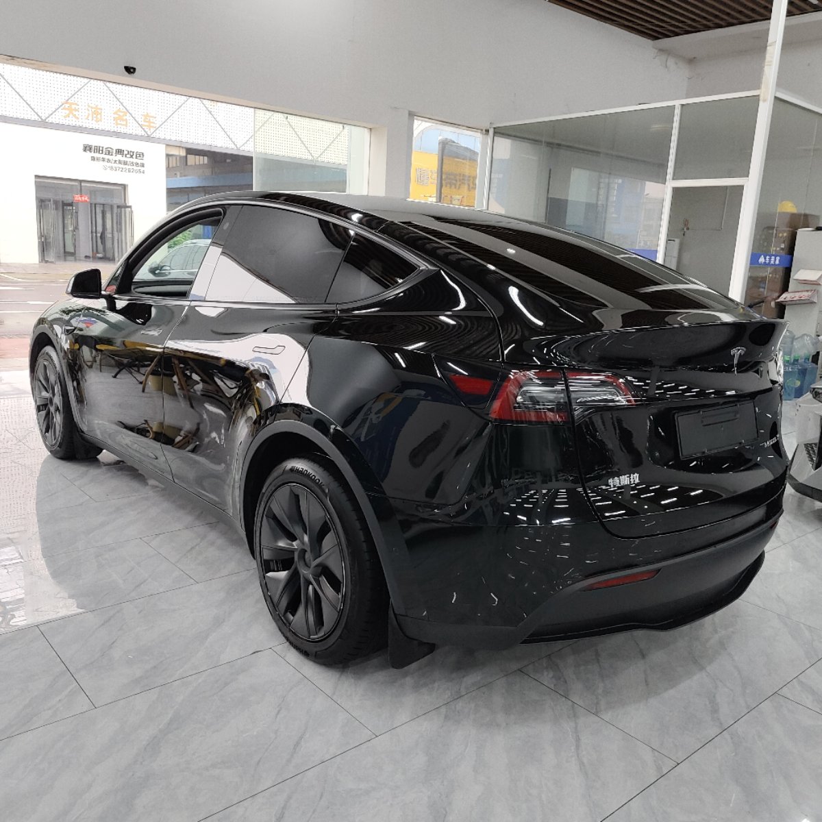 Tesla Model Y 2023 #4 Tesla Model Y 2023 car image #4