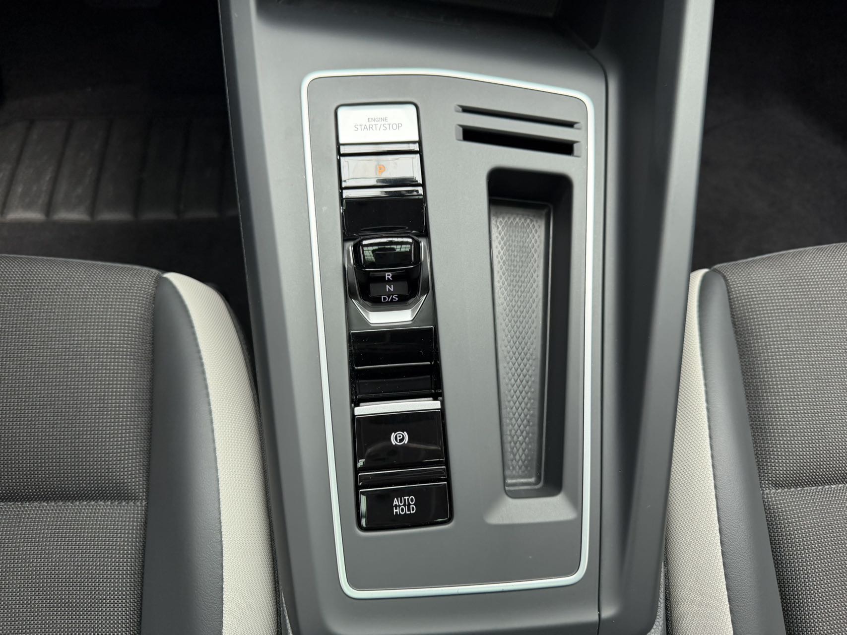 Volkswagen Golf 2022 car image #13