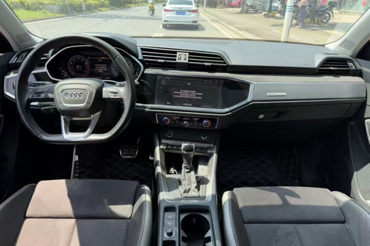 Audi Q3 2023 car image #14