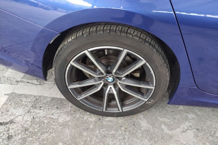 BMW 3 Series 2020 car image #10
