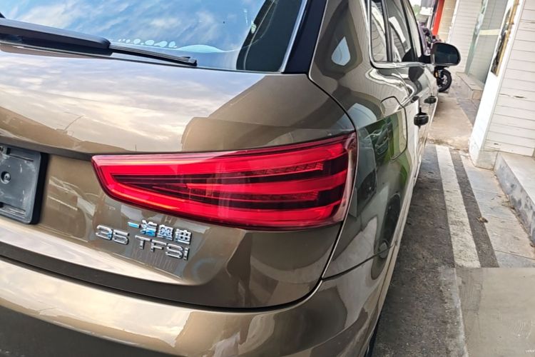 Audi Q3 2015 car image #8