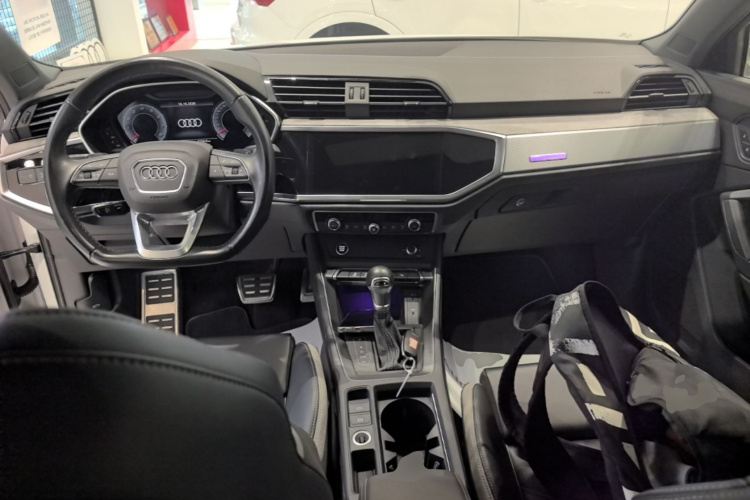 Audi Q3 2024 immagine di auto #10