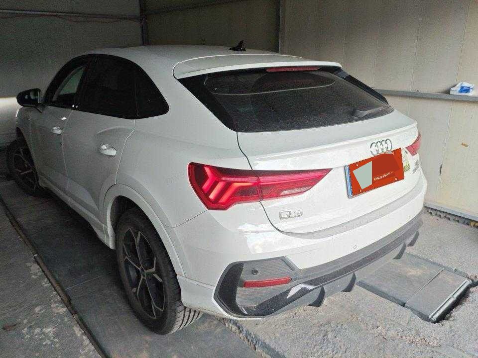 Audi Q3 2022 car image #5
