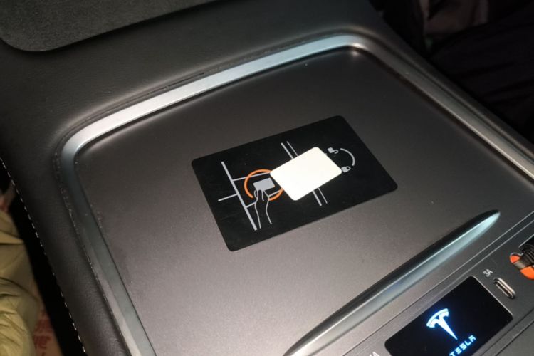 Tesla Model Y 2022 car image #9