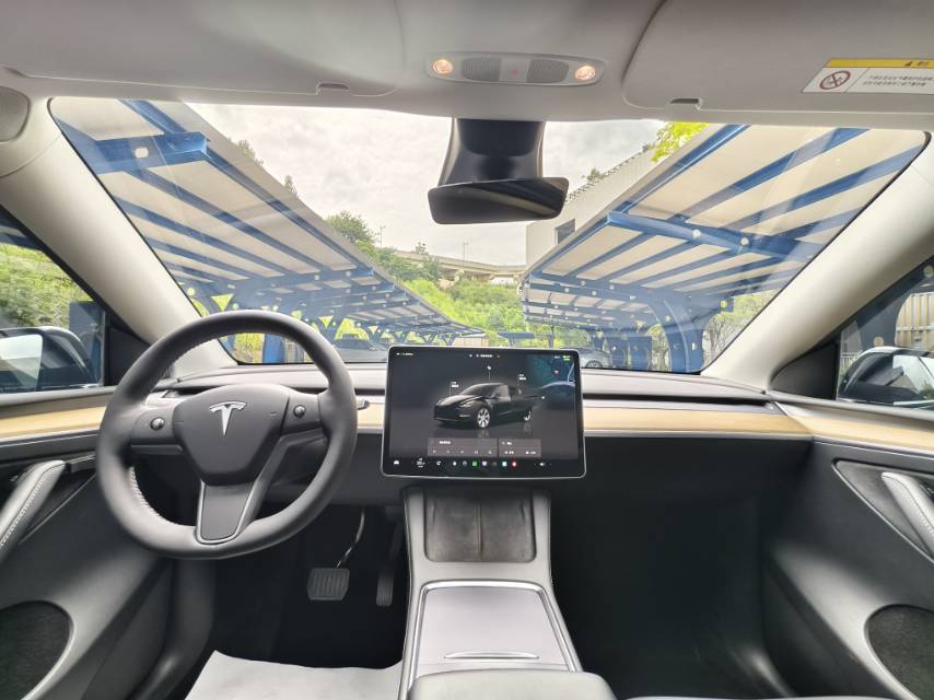 Tesla Model Y 2022 #8 Tesla Model Y 2022 car image #8