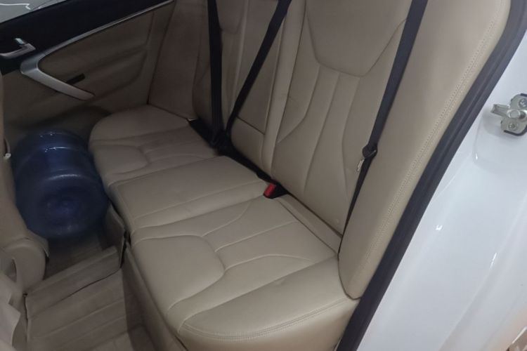 GEELY Emgrand 2017 car image #13
