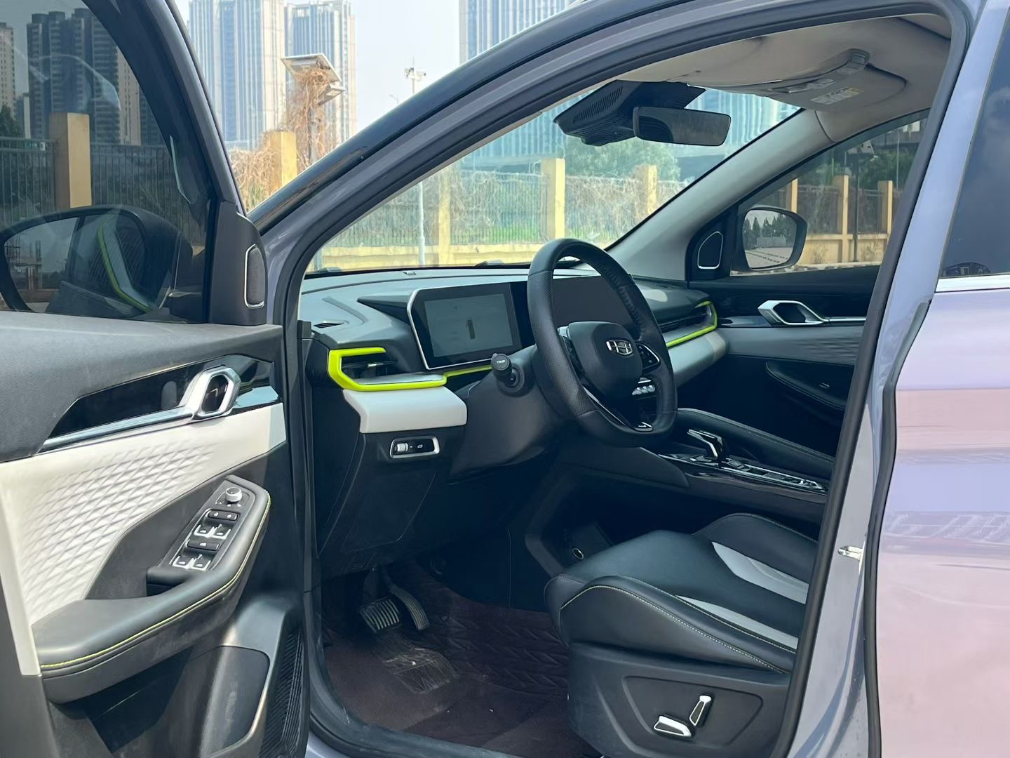GEELY Coolray 2022 imagen de coche #4