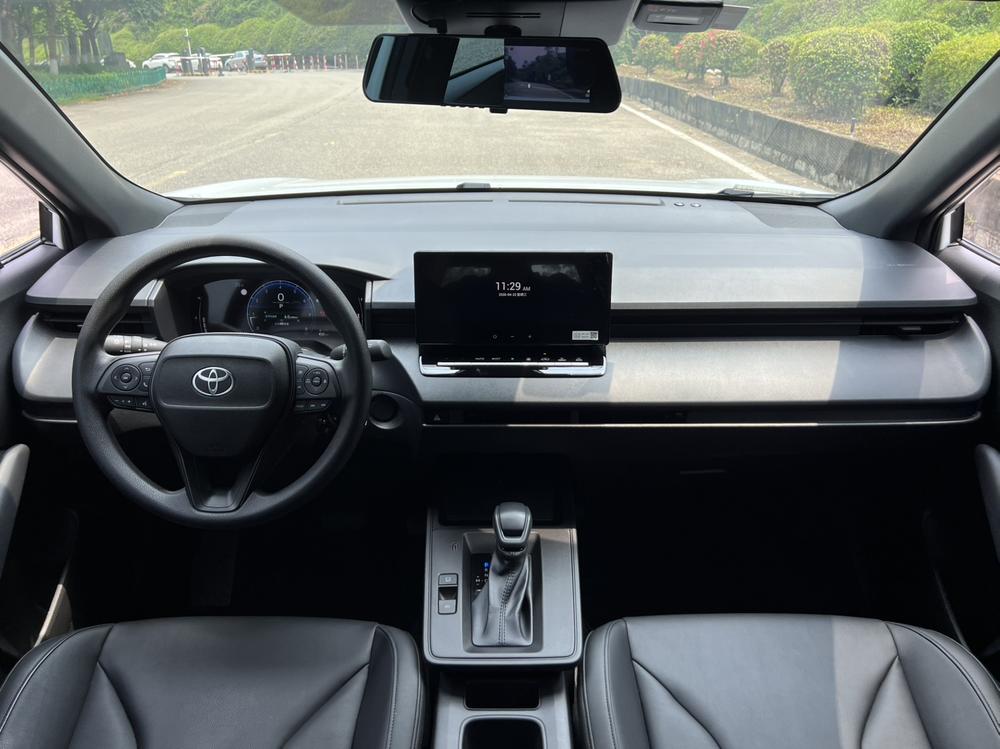 2025 car image #7