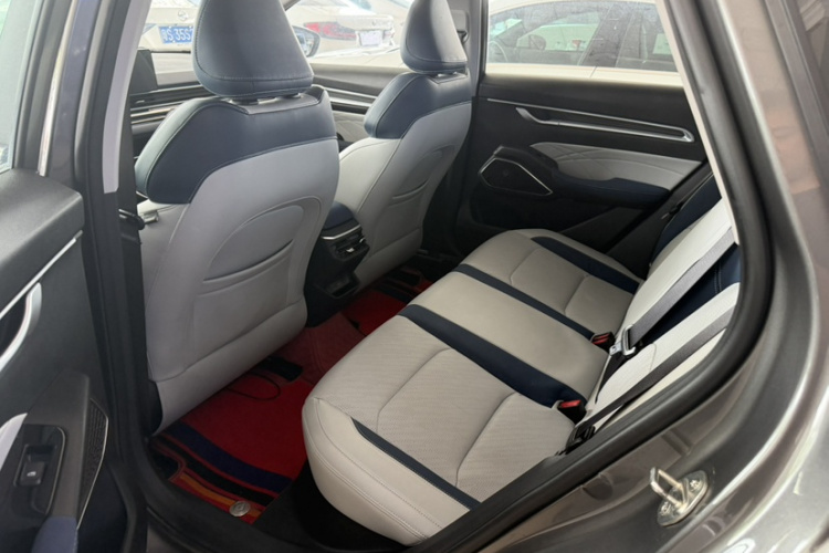 GEELY Emgrand 2022 #13 GEELY Emgrand 2022 car image #13