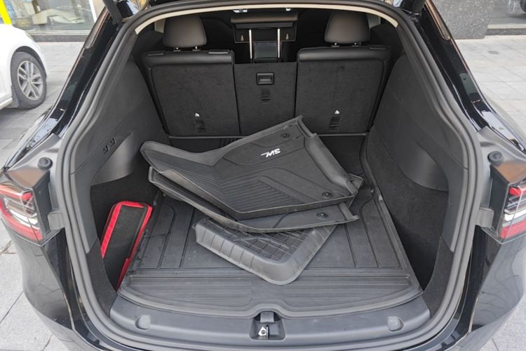 Tesla Model Y 2022 car image #19