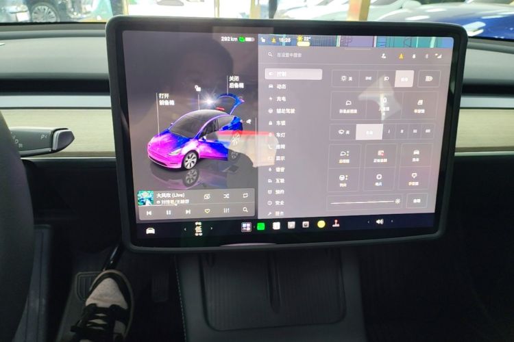 Tesla Model Y 2023 car image #13