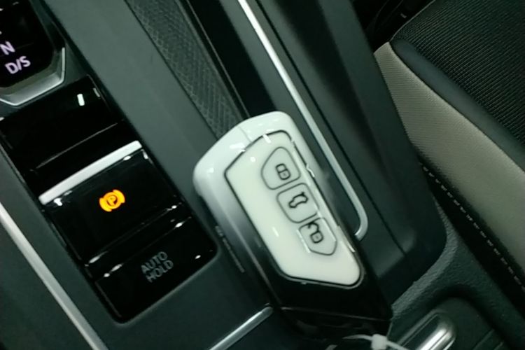 Volkswagen Golf 2022 car image #9