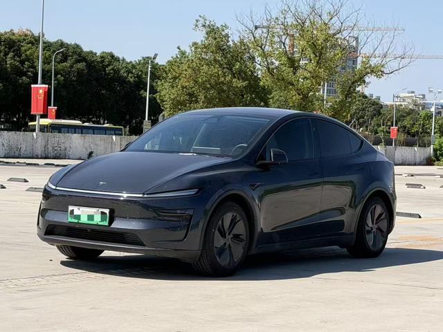 Tesla Model Y 2025 #13 Tesla Model Y 2025 car image #13