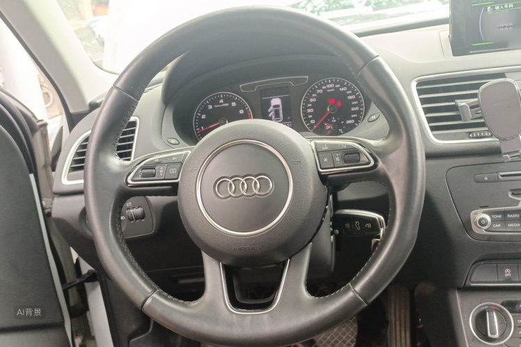 Audi Q3 2018 car image #12