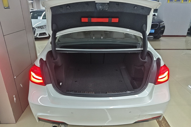 BMW 3 Series 2018 #19 BMW 3 Series 2018 car image #19