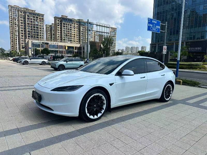 Tesla Model 3 2024 car image #3