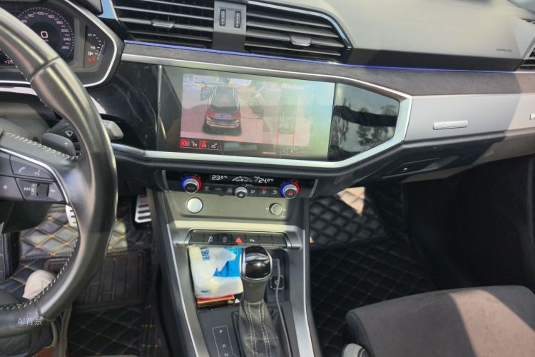 Audi Q3 2019 car image #15