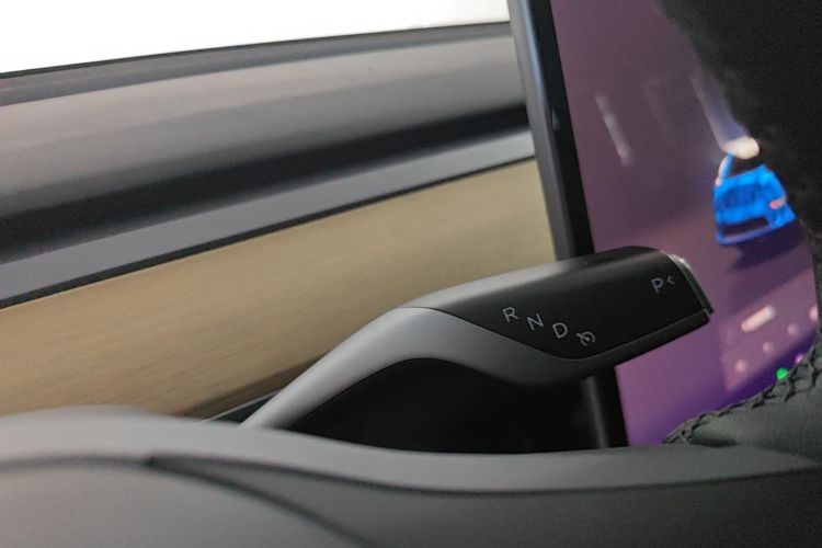 Tesla Model Y 2022 car image #14