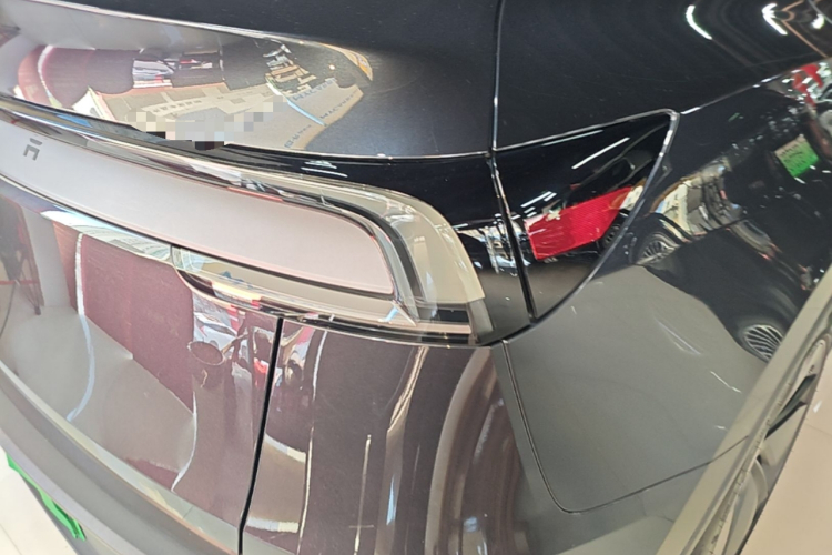 Tesla Model Y 2025 #8 Tesla Model Y 2025 car image #8