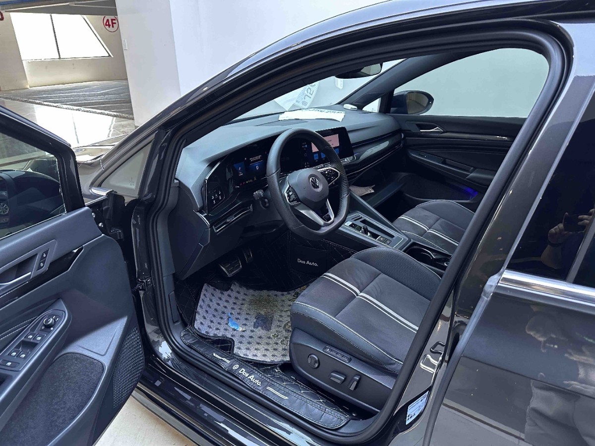 Volkswagen Golf 2023 car image #6