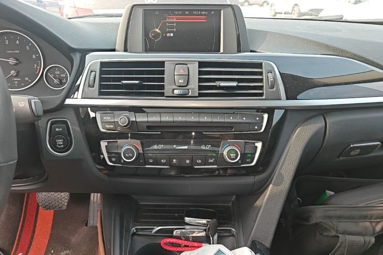 BMW 3 Series 2017 car image #13