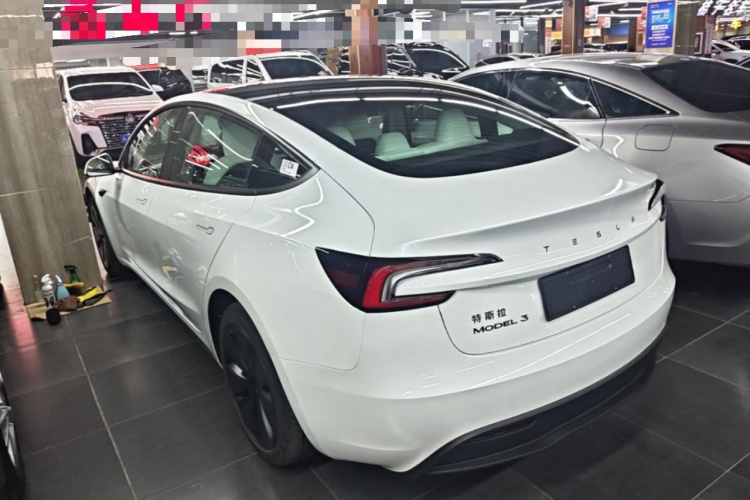 Tesla Model 3 2026 car image #7