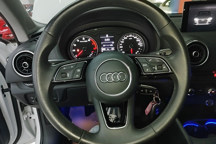 Audi A3 2019 car image #11