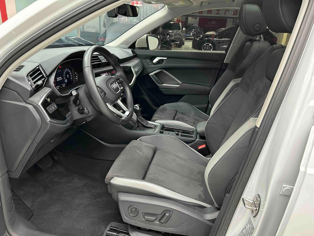 Audi Q3 2022 car image #22