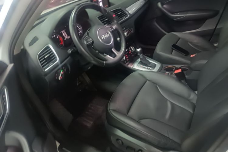 Audi Q3 2015 car image #16
