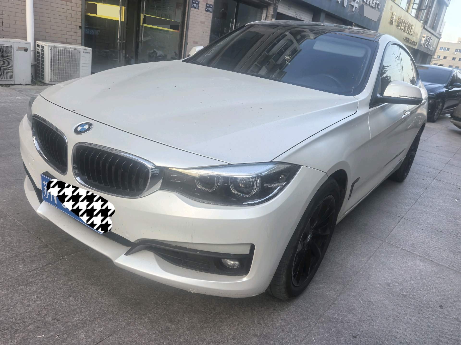 BMW 3 Series GT 2019 BMW 3 Series GT 2019 car image