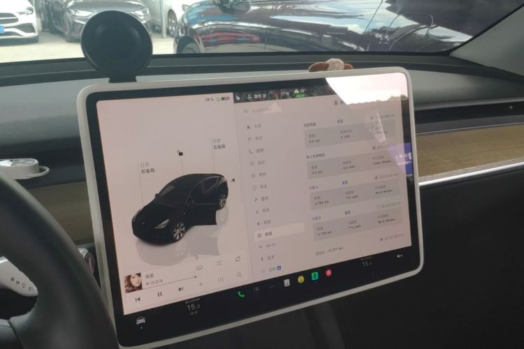 Tesla Model Y 2023 #13 Tesla Model Y 2023 car image #13