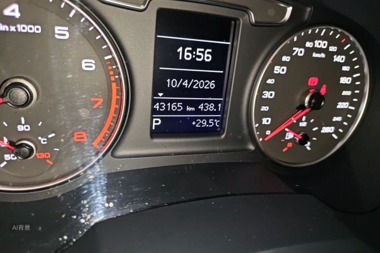 Audi Q3 2018 car image #14