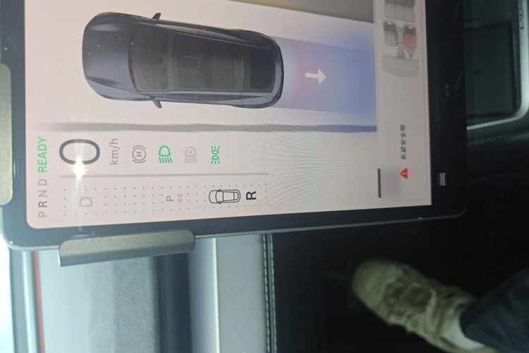 Tesla Model Y 2025 car image #16