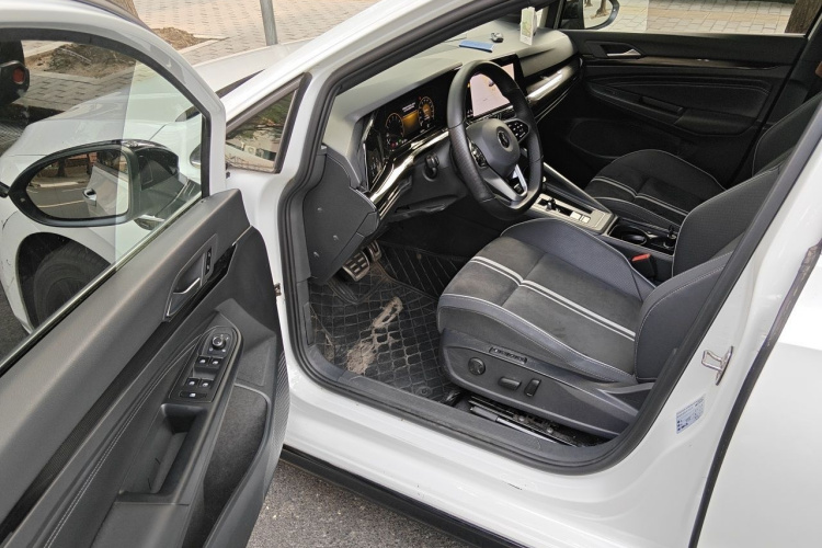 Volkswagen Golf 2022 car image #9