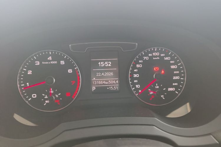 Audi Q3 2017 car image #12