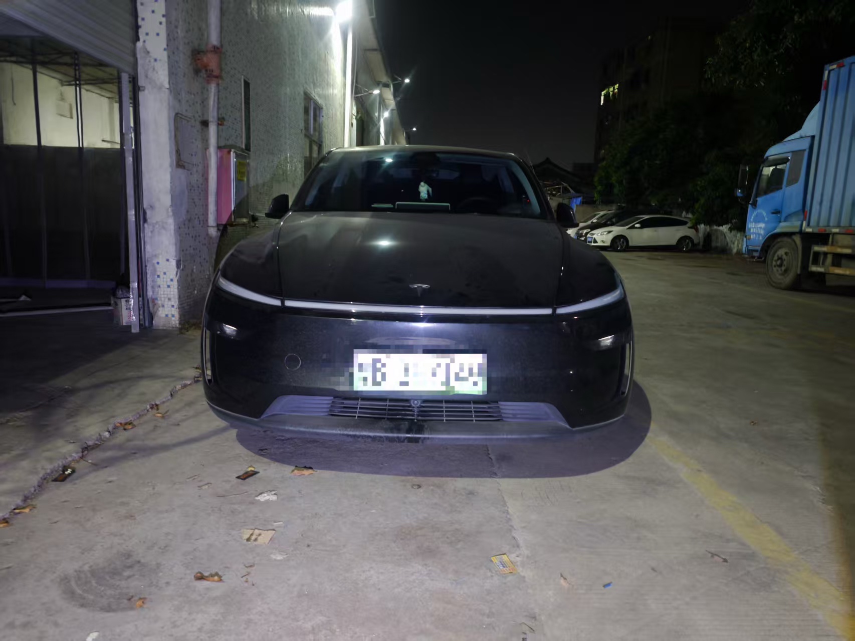 Tesla Model Y 2025 #2 Tesla Model Y 2025 image de voiture #2