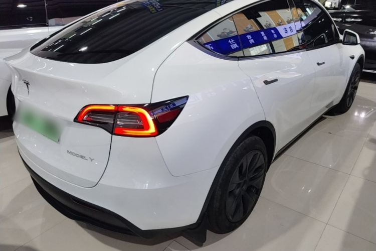 Tesla Model Y 2024 #5 Tesla Model Y 2024 car image #5