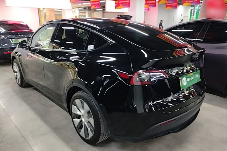Tesla Model Y 2023 #5 Tesla Model Y 2023 car image #5
