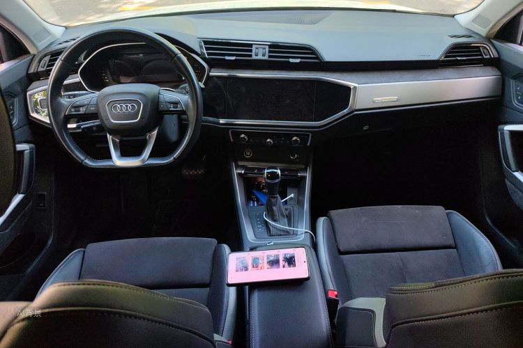 Audi Q3 2022 car image #11