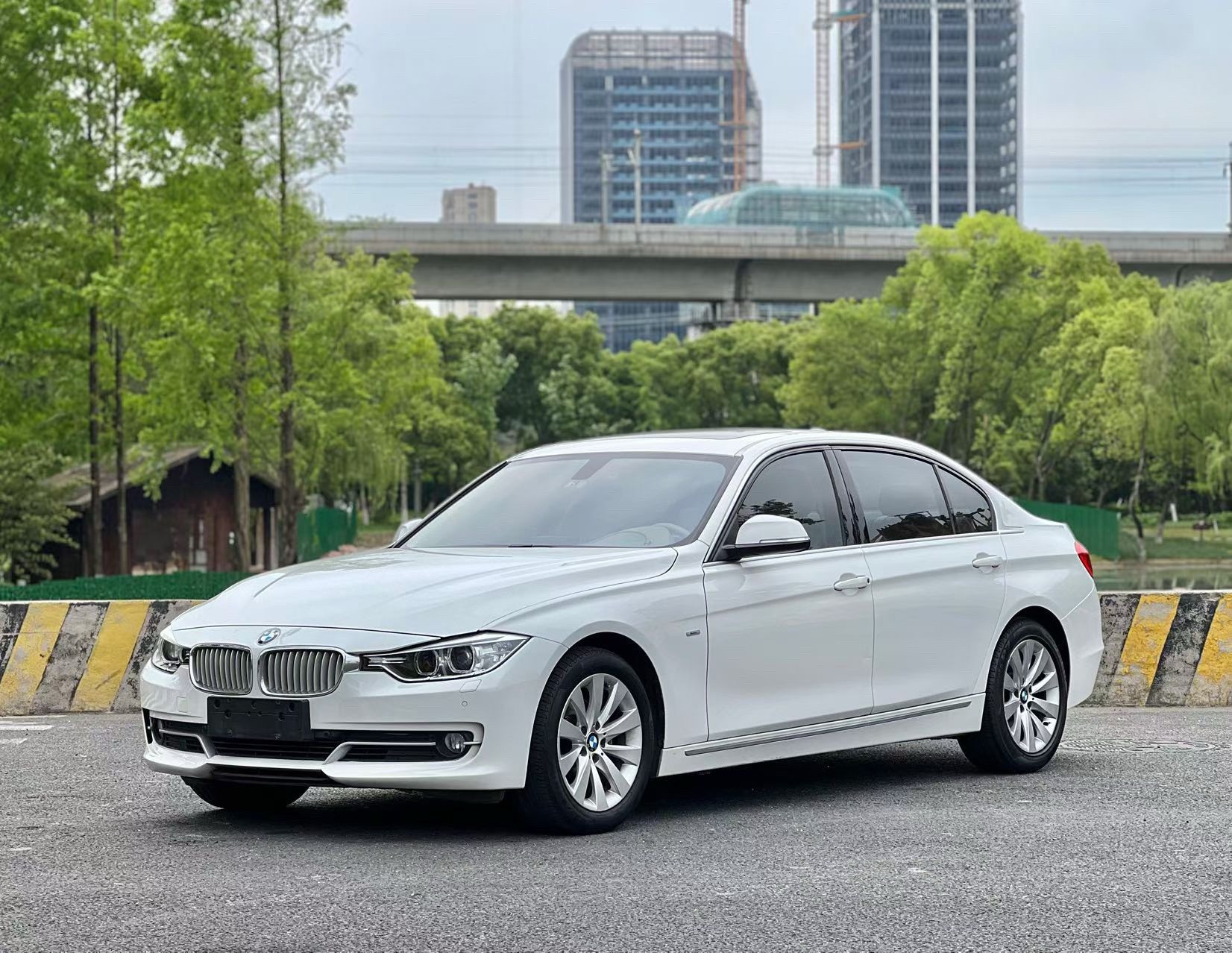 BMW 3 Series 2014 BMW 3 Series 2014 car image