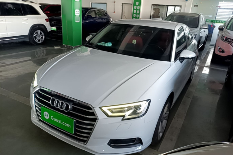 Audi A3 2019 immagine di auto #2