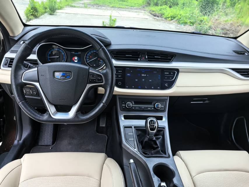 GEELY Emgrand 2019 car image #12