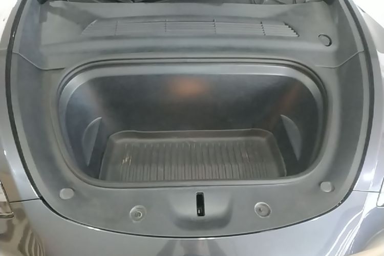 Tesla Model Y 2024 car image #20