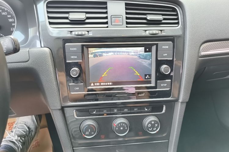 Volkswagen Golf 2018 car image #13