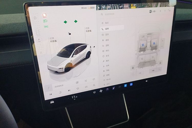 Tesla Model Y 2025 #13 Tesla Model Y 2025 car image #13