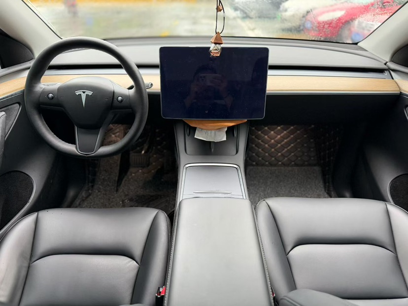 Tesla Model Y 2022 car image #3