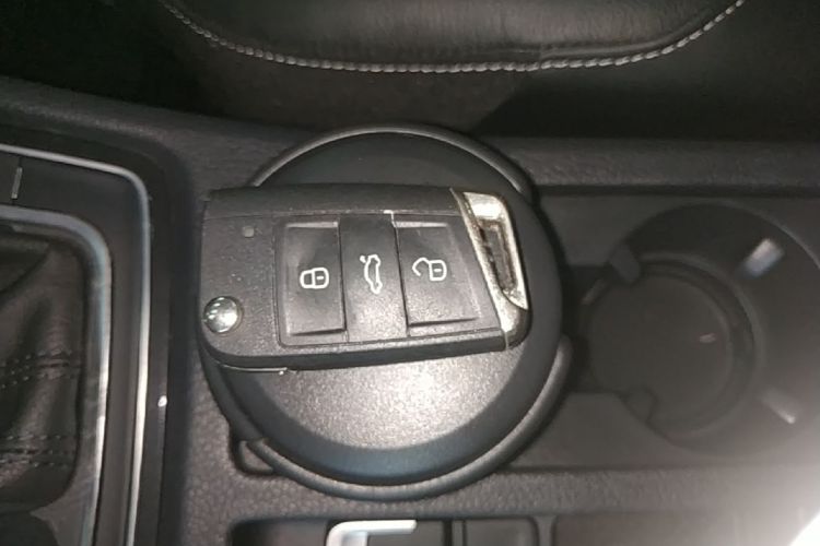 Volkswagen Golf 2019 car image #9