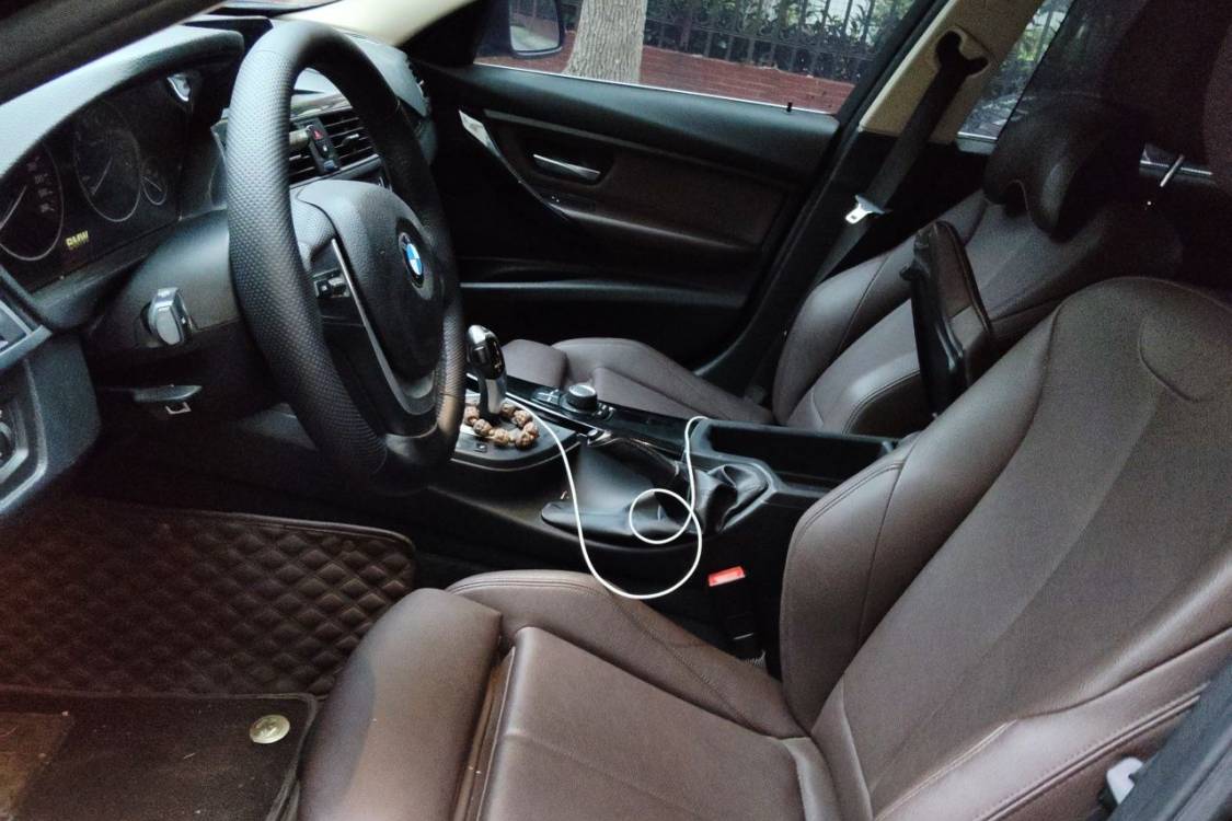 BMW 3 Series 2018 car image #20