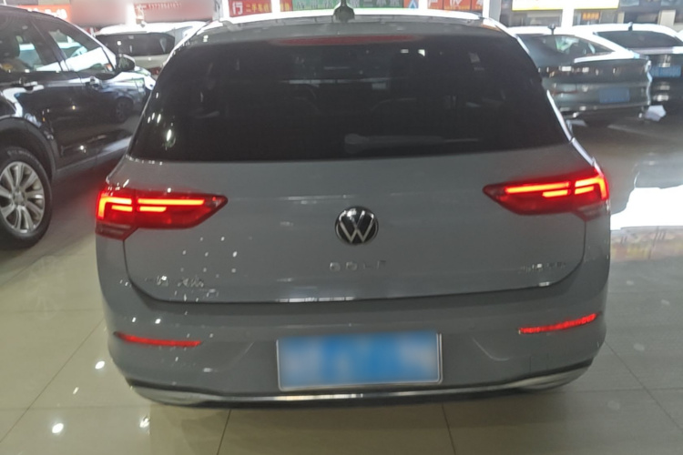 Volkswagen Golf 2022 car image #6